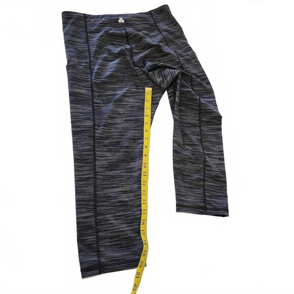 Tek Gear Women's Activewear Leggings Size XL Black and Gray Workout Capri Pants - Picture 4 of 6